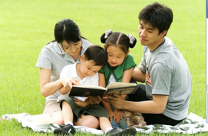 ，對于家庭教育當(dāng)中而言，父母給孩子的教育，先要給孩子一個良好的教育環(huán)境，先要給孩子常識方面的教育。如果家長忽略了孩子各個方面的平衡教育的話，就產(chǎn)生木桶效應(yīng)，那么這樣對于孩子而言，是不夠好的。
