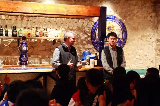 他驚嘆我的自信,我鐘愛(ài)他的柔情